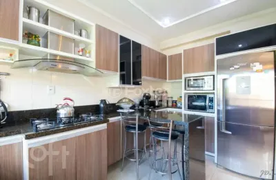 Casa com 3 quartos à venda na rua paulino chaves, 109, santo antônio, porto alegre, 263 m2 por r$ 1.180.000