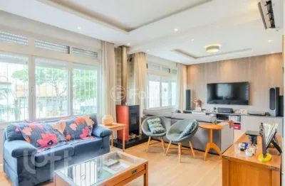 Casa com 4 quartos à venda na rua eurico lara, 539, medianeira, porto alegre, 231 m2 por r$ 880.000