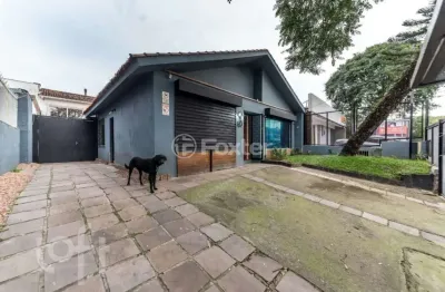 Casa com 3 quartos à venda na rua desembargador espiridião de lima medeiros, 40, três figueiras, porto alegre, 330 m2 por r$ 2.299.990