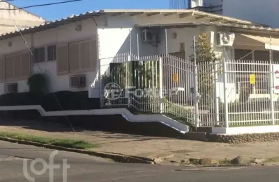 Casa com 1 quarto à venda na rua doutor joão simplício alves de carvalho, 132, vila ipiranga, porto alegre, 180 m2 por r$ 1.150.000