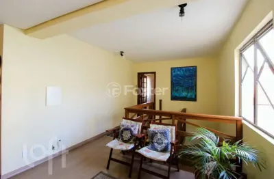 Casa com 3 quartos à venda na avenida berlim, 805, são geraldo, porto alegre, 231 m2 por r$ 1.590.000