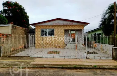 Casa com 2 quartos à venda na rua guaianá, 200, vila monte carlo, cachoeirinha, 107 m2 por r$ 330.000