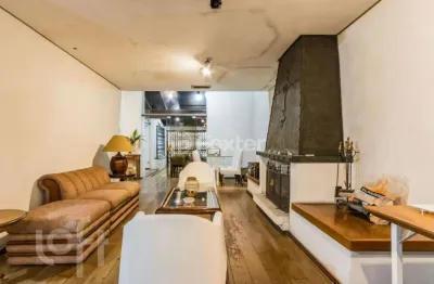 Casa com 3 quartos à venda na rua quintino bocaiúva, 400, rio branco, porto alegre, 271 m2 por r$ 2.300.000