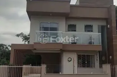 Casa com 3 quartos à venda na rua delgísia maria de souza, 777, sertão do maruim, são josé, 98 m2 por r$ 790.000