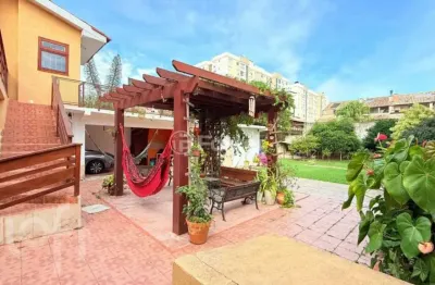 Casa com 3 quartos à venda na travessa nossa senhora de lourdes, 81, tristeza, porto alegre, 318 m2 por r$ 1.200.000