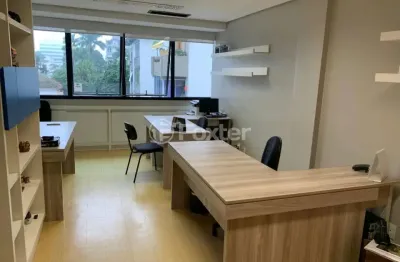 Sala comercial com 1 sala à venda na rua marquês do pombal, 1824, moinhos de vento, porto alegre, 31 m2 por r$ 135.000
