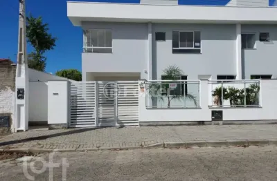 Casa com 3 quartos à venda na rua quatorze bis, 184, carianos, florianópolis, 148 m2 por r$ 980.000