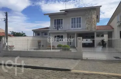 Casa com 3 quartos à venda na rua graciliano carlos de quadros, 63, centro, palhoça, 209 m2 por r$ 1.040.000
