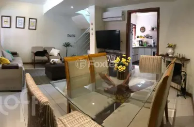 Casa em condomínio fechado com 3 quartos à venda na rua oscar schneider, 83, medianeira, porto alegre, 173 m2 por r$ 750.000