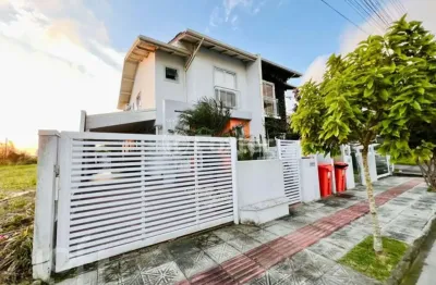 Casa com 3 quartos à venda na avenida dos jerivás, 563, cachoeira do bom jesus, florianópolis, 112 m2 por r$ 1.290.000