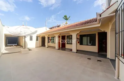Casa comercial com 1 sala à venda na praça corrêa lima, 1831, santa tereza, porto alegre, 227 m2 por r$ 1.200.000