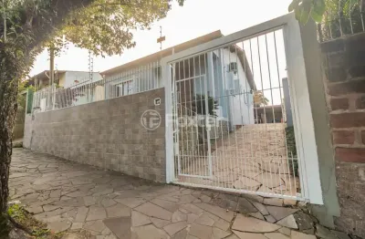 Casa com 2 quartos à venda na rua padre joão batista reus, 3208, camaquã, porto alegre, 135 m2 por r$ 550.000