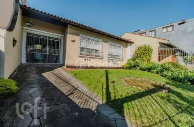 Casa com 3 quartos à venda na rua curupaiti, 806, cristal, porto alegre, 212 m2 por r$ 990.000