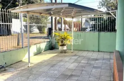 Casa com 3 quartos à venda na rua pedro waine, 222, santa maria goretti, porto alegre, 200 m2 por r$ 630.000