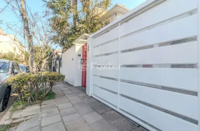 Casa com 5 quartos à venda na rua professor juvenal miler, 80, rio branco, porto alegre, 357 m2 por r$ 2.500.000