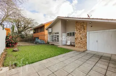 Casa com 4 quartos à venda na rua estácio de sá, 700, chácara das pedras, porto alegre, 181 m2 por r$ 1.425.000