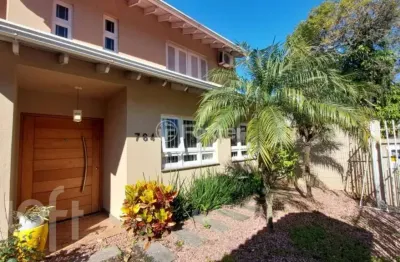 Casa com 3 quartos à venda na rua caçador, 764, rio branco, novo hamburgo, 231 m2 por r$ 1.250.000