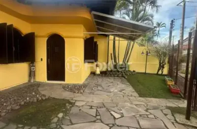 Casa com 3 quartos à venda na avenida guarujá, 1099, guarujá, porto alegre, 165 m2 por r$ 650.000