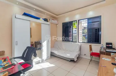 Kitnet / stúdio à venda na rua doutor aurélio py, 250, medianeira, porto alegre, 32 m2 por r$ 150.000