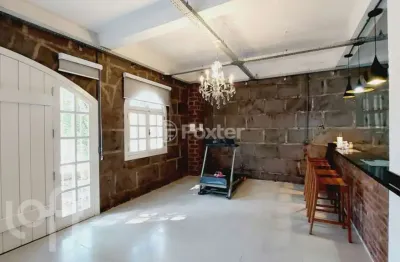 Casa com 3 quartos à venda na rua bolívar pedrotti melgare, 407, interlagos, caxias do sul, 327 m2 por r$ 1.650.000