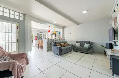 Casa com 3 quartos à venda na rua oscar schneider, 48, medianeira, porto alegre, 257 m2 por r$ 850.000