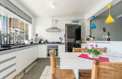 Casa com 3 quartos à venda na rua oscar schneider, 48, medianeira, porto alegre, 257 m2 por r$ 765.000