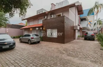 Casa com 8 quartos à venda na rua mucio teixeira, 1700, menino deus, porto alegre, 300 m2 por r$ 1.989.000