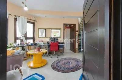 Casa com 3 quartos à venda na rua brigadeiro leonardo teixeira collares, 205, vila nova, porto alegre, 216 m2 por r$ 650.000