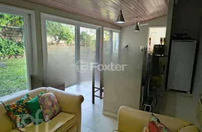 Casa com 2 quartos à venda na rua doutor breno dias de castro, 227, partenon, porto alegre, 163 m2 por r$ 720.000