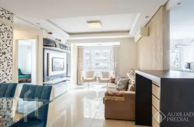 Apartamento com 2 quartos à venda na avenida benno mentz, 100, vila ipiranga, porto alegre, 62 m2 por r$ 490.000