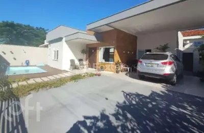 Casa em condomínio fechado com 3 quartos à venda na rodovia virgílio várzea, 4690, canasvieiras, florianópolis, 159 m2 por r$ 1.900.000