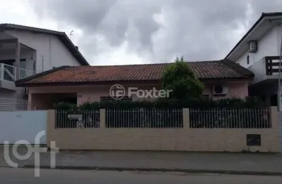 Casa com 5 quartos à venda na rua governador pedro ivo campos, 220, jardim eldorado, palhoça, 180 m2 por r$ 670.000