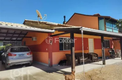 Casa com 3 quartos à venda na rua gaivota, 318, pinheira, palhoça, 120 m2 por r$ 750.000
