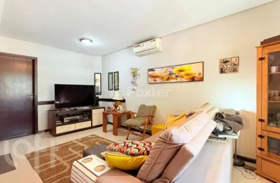Casa com 3 quartos à venda na avenida engenheiro josé maria de carvalho, 138, vila ipiranga, porto alegre, 248 m2 por r$ 900.000