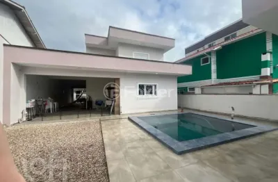 Casa com 3 quartos à venda na rua trieste, 76, pagani, palhoça, 260 m2 por r$ 2.000.000