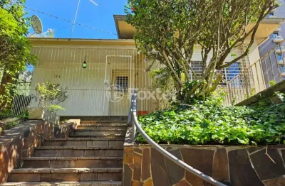 Casa com 4 quartos à venda na rua general couto de magalhães, 1474, higienópolis, porto alegre, 280 m2 por r$ 1.800.000