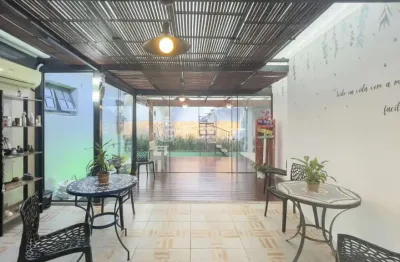 Casa com 4 quartos à venda na rua inhanduí, 385, cristal, porto alegre, 195 m2 por r$ 1.100.000