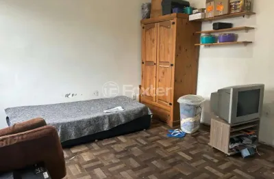 Kitnet / stúdio à venda na avenida florianópolis, 191, azenha, porto alegre, 18 m2 por r$ 130.000