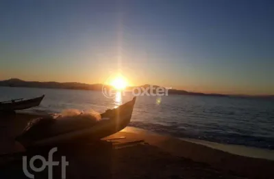 Casa em condomínio fechado com 3 quartos à venda na avenida dos jerivás, 18, cachoeira do bom jesus, florianópolis, 200 m2 por r$ 2.480.000