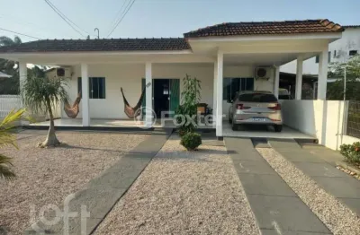 Casa com 3 quartos à venda na rua marlene da silva, 236, barra da lagoa, florianópolis, 180 m2 por r$ 1.390.000