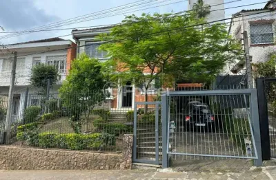 Casa com 4 quartos à venda na rua riveira, 104, petrópolis, porto alegre, 377 m2 por r$ 1.800.000