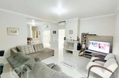 Casa com 3 quartos à venda na rua tomé de souza, 321, nossa senhora das graças, canoas, 243 m2 por r$ 2.013.000