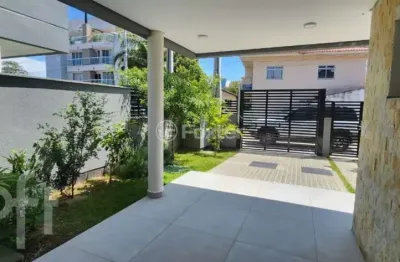 Casa com 3 quartos à venda na travessa iracema das chagas pires, 157, campeche, florianópolis, 128 m2 por r$ 1.900.000