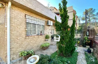 Casa com 3 quartos à venda na rua padre hildebrando, 1056, santa maria goretti, porto alegre, 160 m2 por r$ 599.000