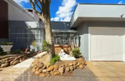 Casa com 3 quartos à venda na rua teixeira de carvalho, 58, medianeira, porto alegre, 180 m2 por r$ 944.000