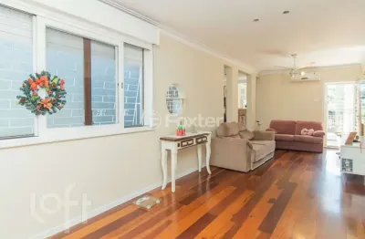 Casa com 2 quartos à venda na rua eurico lara, 516, medianeira, porto alegre, 188 m2 por r$ 660.000