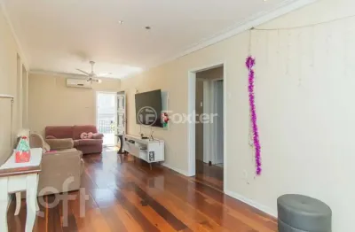 Casa com 2 quartos à venda na rua eurico lara, 516, medianeira, porto alegre, 188 m2 por r$ 660.000