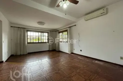 Casa com 6 quartos à venda na rua joão bonuma, 120, coronel aparício borges, porto alegre, 486 m2 por r$ 899.000