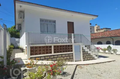 Casa com 2 quartos à venda na servidão anselmo hipólito dos santos, 129, costeira do pirajubaé, florianópolis, 63 m2 por r$ 700.000