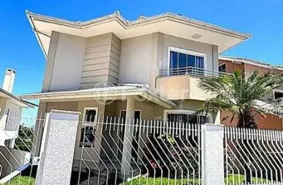 Casa com 3 quartos à venda na avenida dos lagos, 386, pedra branca, palhoça, 386 m2 por r$ 1.700.000